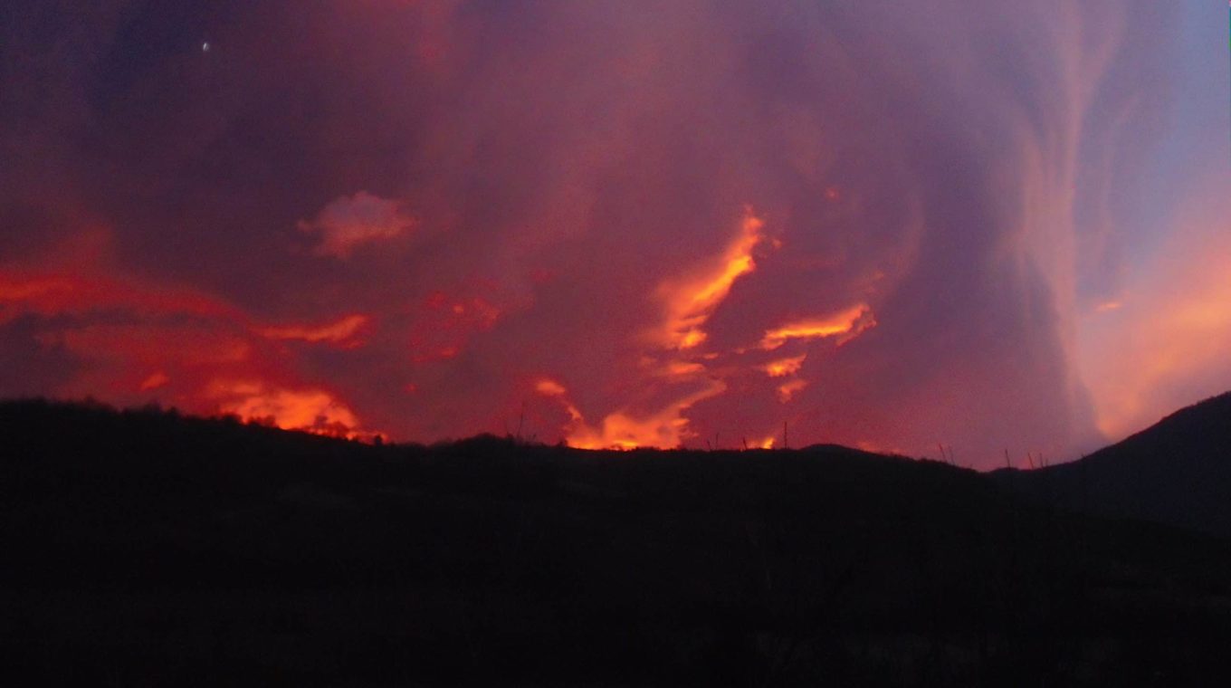 Longburning fires in Australia create “fire clouds”